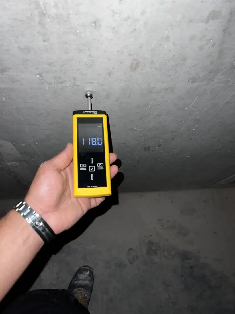 Vochtige lucht wordt continu uit de constructie afgevoerd