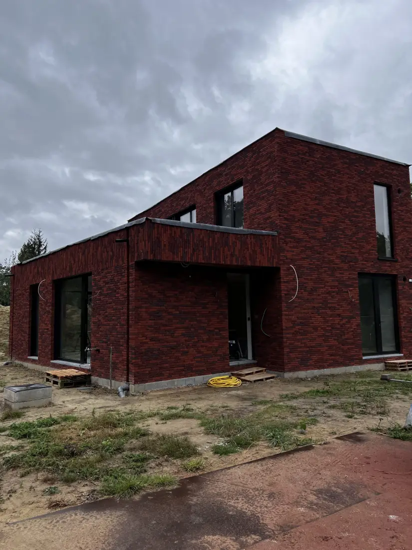Bouwdroger opgesteld in de leefruimte van de villa