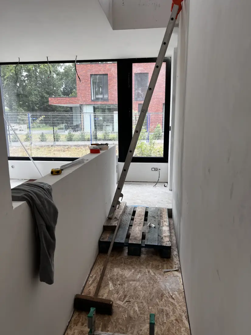 Vochtmeting van het pleisterwerk in de villa