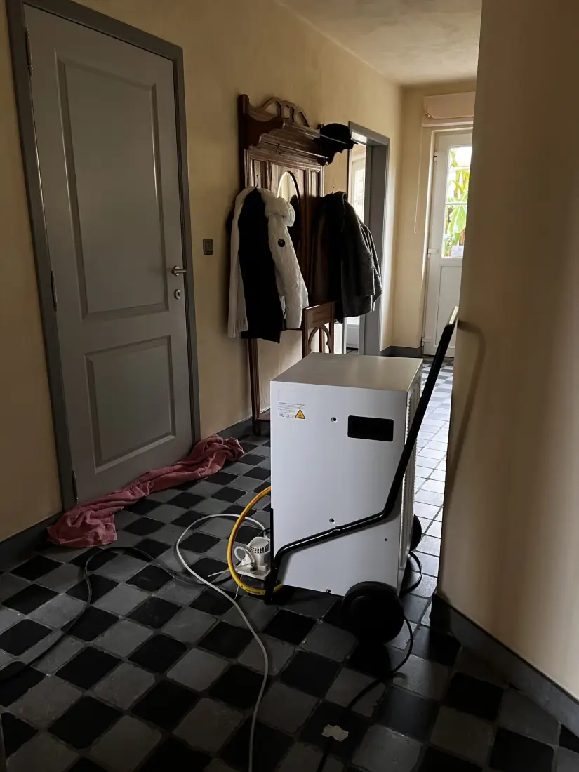 Bouwdroger geplaatst in de inkomhal van de woning