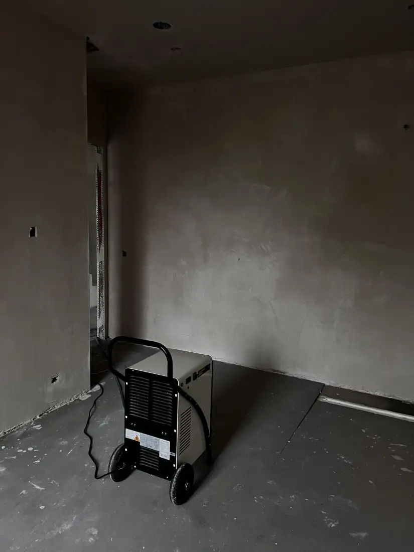 Bouwdroger die het verse pleisterwerk ontvochtigt