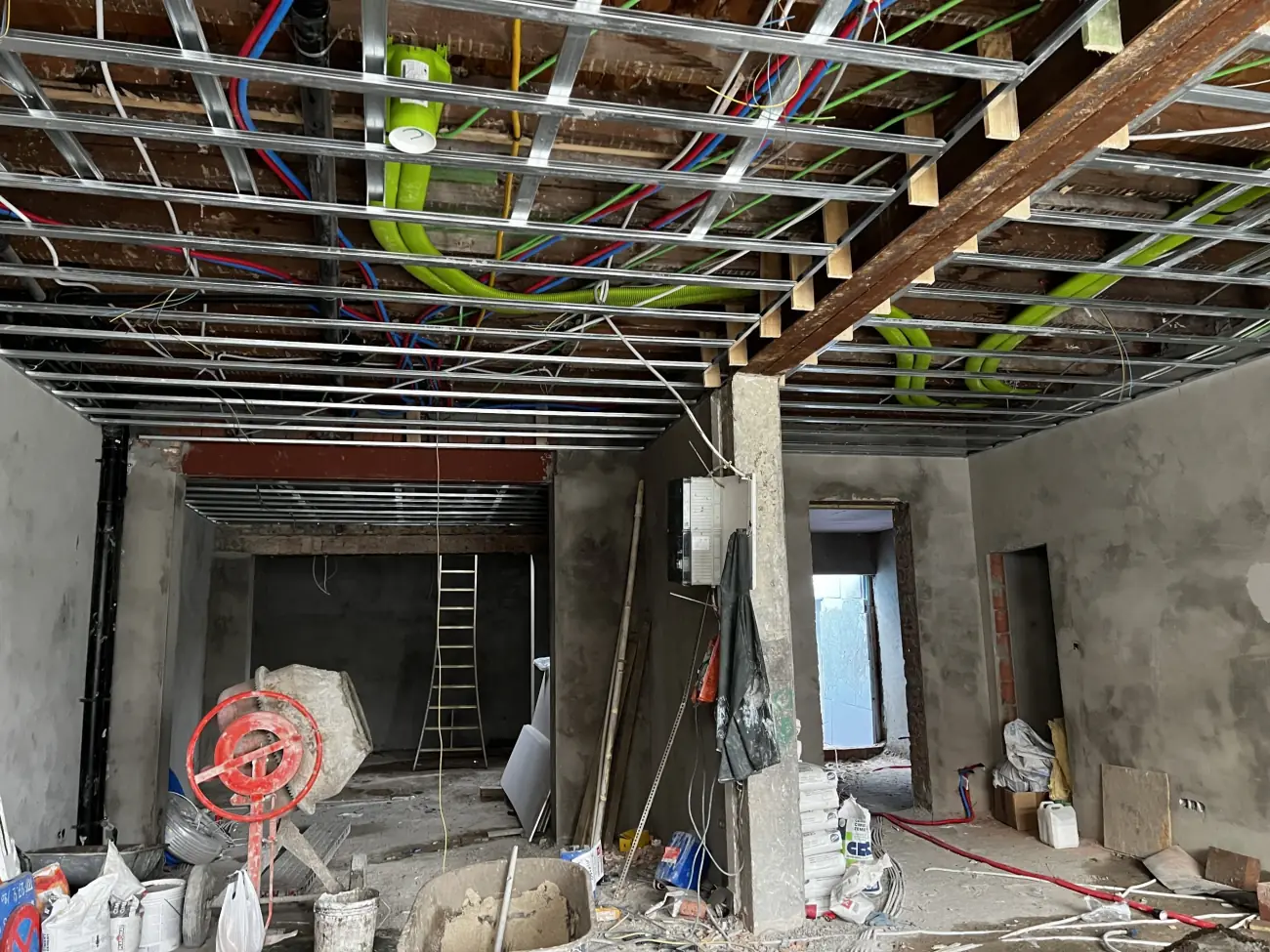 Realisatie: Waterschade in een bedrijfsgebouw professioneel gedroogd