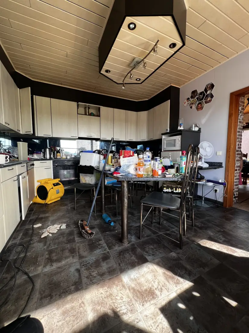 De woning in Bocholt bij aanvang van de droog- en saneringswerken