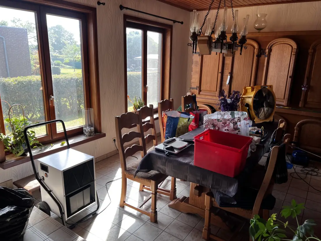 Professionele bouwdrogers geplaatst in de woning