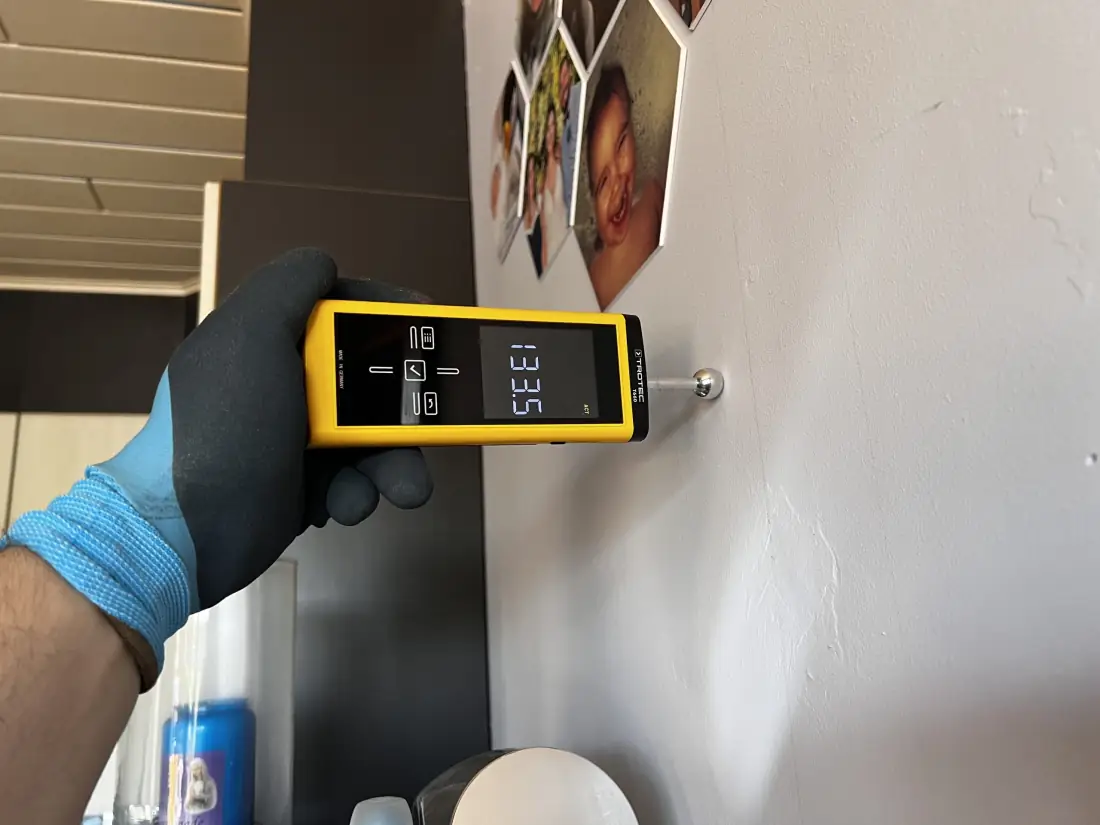 Schimmelsanering van het aangetaste oppervlak