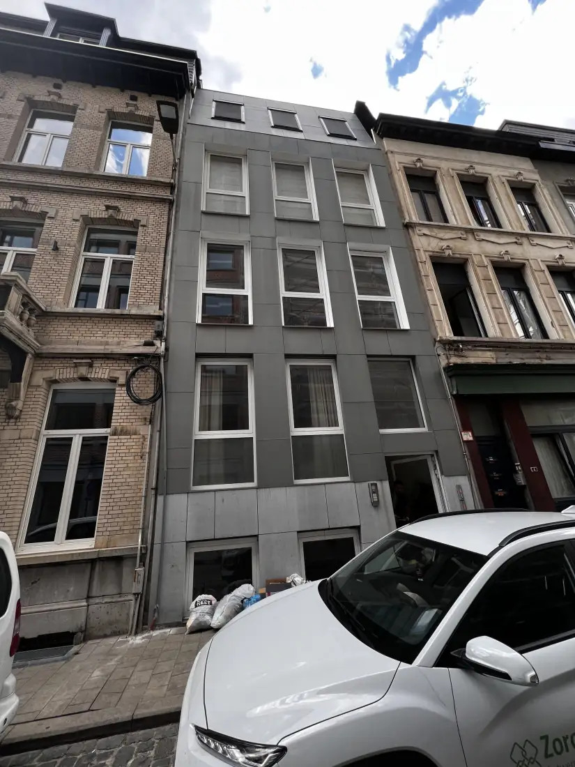 De woning in Brussel waar de vochtwerken werden uitgevoerd