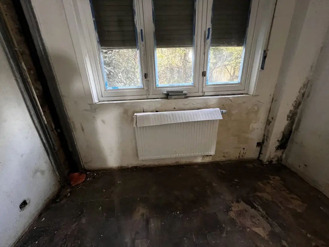 Droogapparatuur opgesteld in de aangetaste ruimte te Antwerpen