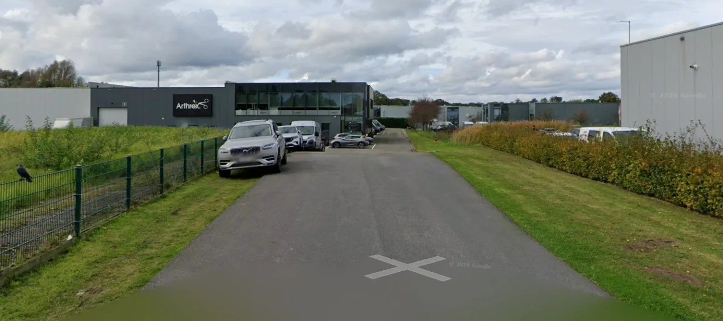 Weg het park in richting Arthrex